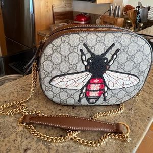 GUCCI
GG Supreme Monogram Bee Embroidered Mini Chain Shoulder Bag Beige Tuscany